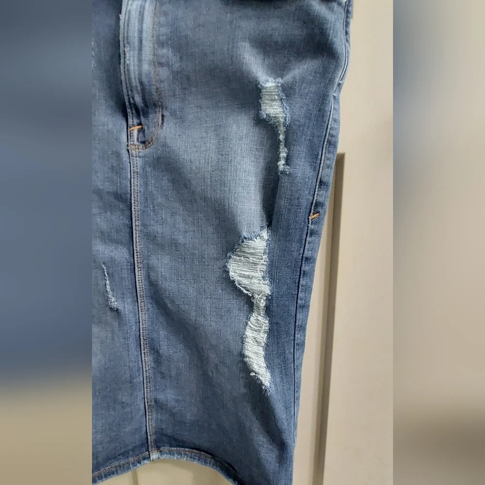 Good American distresses pencil jean skirt - Picture 4 of 6